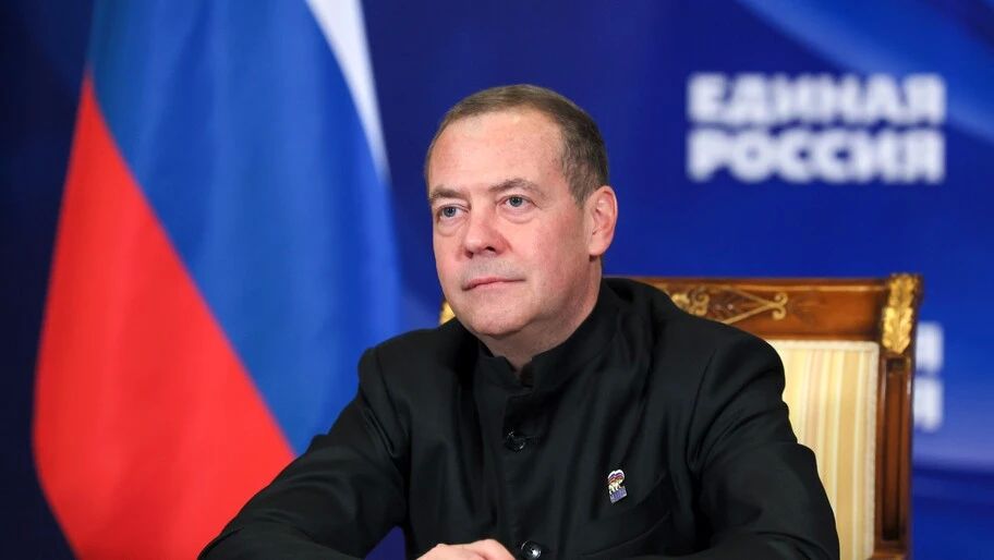 Медведев указал на движение Зеленского к финалу карьеры