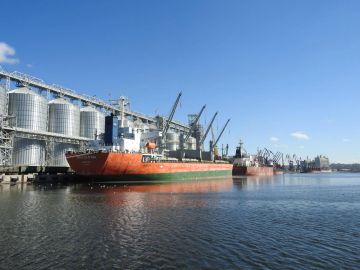 ВСУ используют заблокированные в портах Николаева суда для производства и запуска беспилотников
