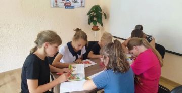 К Международному дню коренных народов мира, который отмечается 9 августа, в Архангельскослободской сельской библиотеке прошла познавательная программа «Народов много — страна одна!»