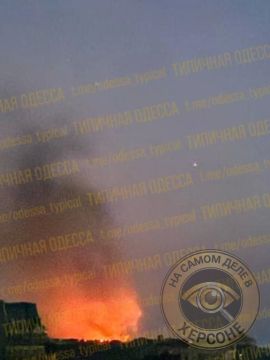 Одесса, прилеты в порт.. Также сообщают о попадании подстанции на ул. Известковая