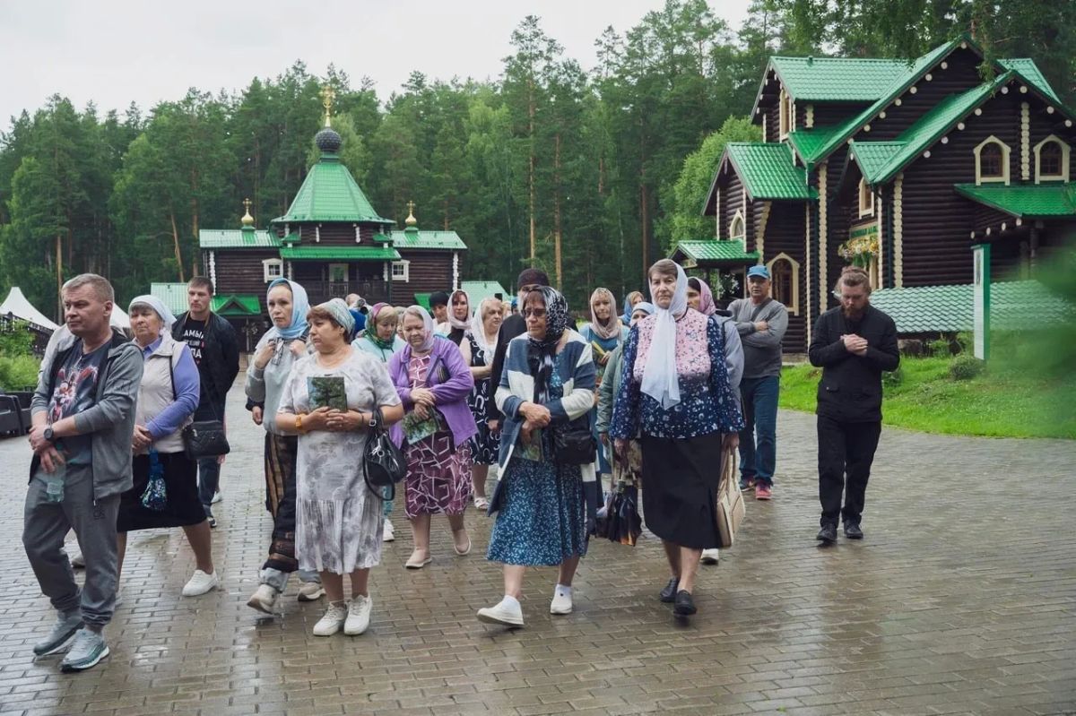 Путешествия по святым местам и общение со священниками помогают ветеранам, их родным, тем, кто потерял близких, обрести внутреннюю опору и получить духовное наставление Путешествия по святым местам и общение со священниками помогают ветеранам, их родным, тем, кто потерял близких, обрести внутреннюю опору и получить духовное наставление