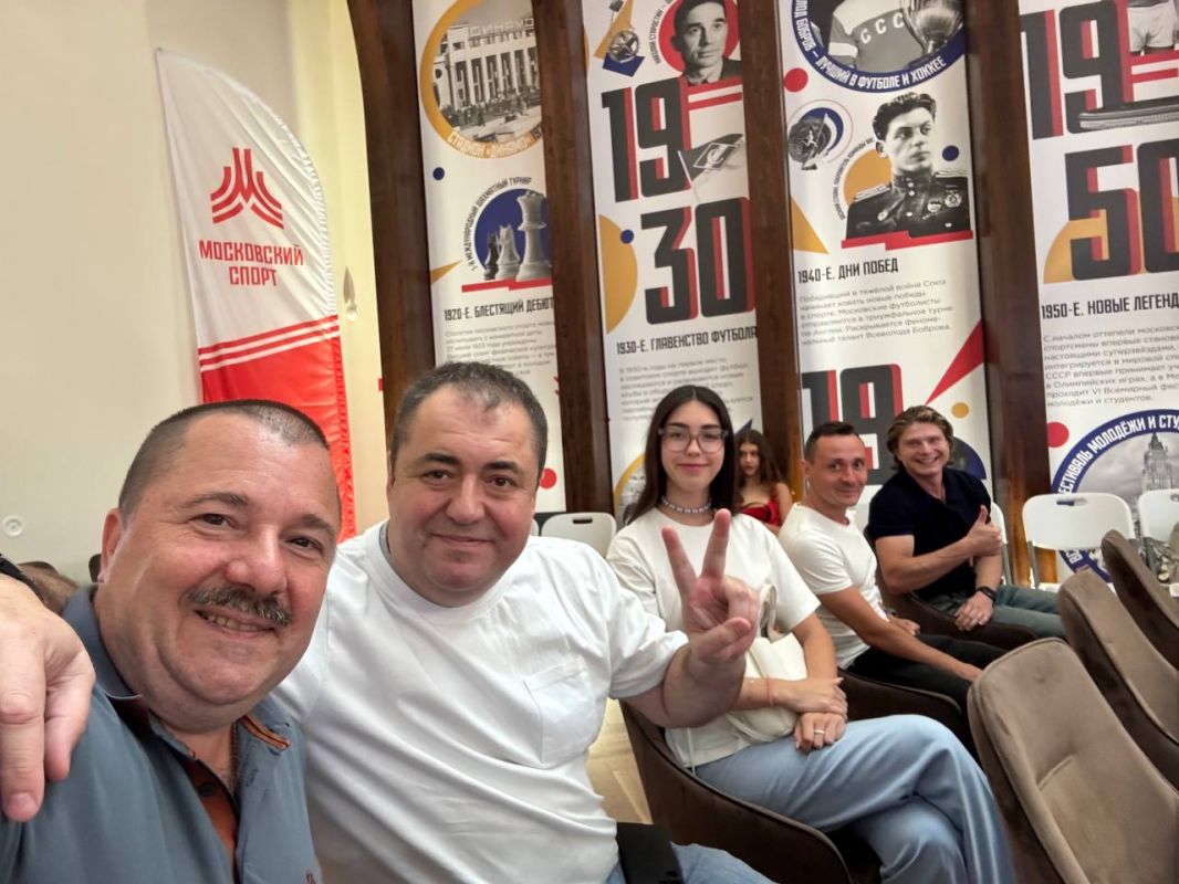 Коллектив Постоянного Представительства Херсонской области при Правительстве РФ во главе с руководителем – заместителем Губернатора Херсонской области Владимиром Боделаном принял участие в торжественной церемонии награждения... Коллектив Постоянного Представительства Херсонской области при Правительстве РФ во главе с руководителем – заместителем Губернатора Херсонской области Владимиром Боделаном принял участие в торжественной церемонии награждения...