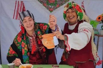С пампушками, зеленым лучком и салом: в Херсонской области любители борща поделятся семейными традициями и рецептами