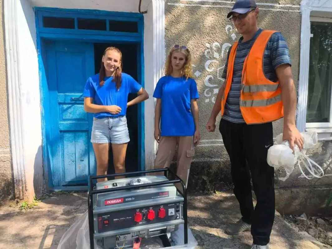 Волонтеры передали Горностаевскому водоканалу бензиновый генератор для проведения выездных ремонтных работ на магистрали Волонтеры передали Горностаевскому водоканалу бензиновый генератор для проведения выездных ремонтных работ на магистрали