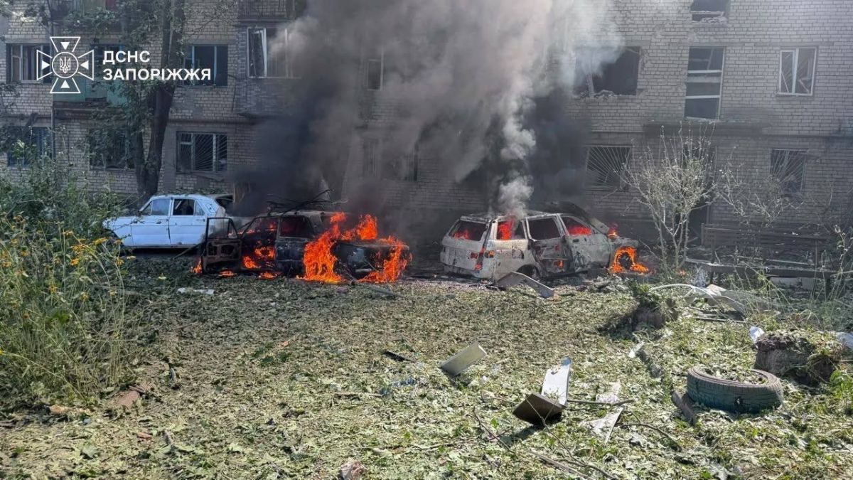 В результате удара управляемой авиабомбой по Запорожью пострадали 18 человек В результате удара управляемой авиабомбой по Запорожью пострадали 18 человек