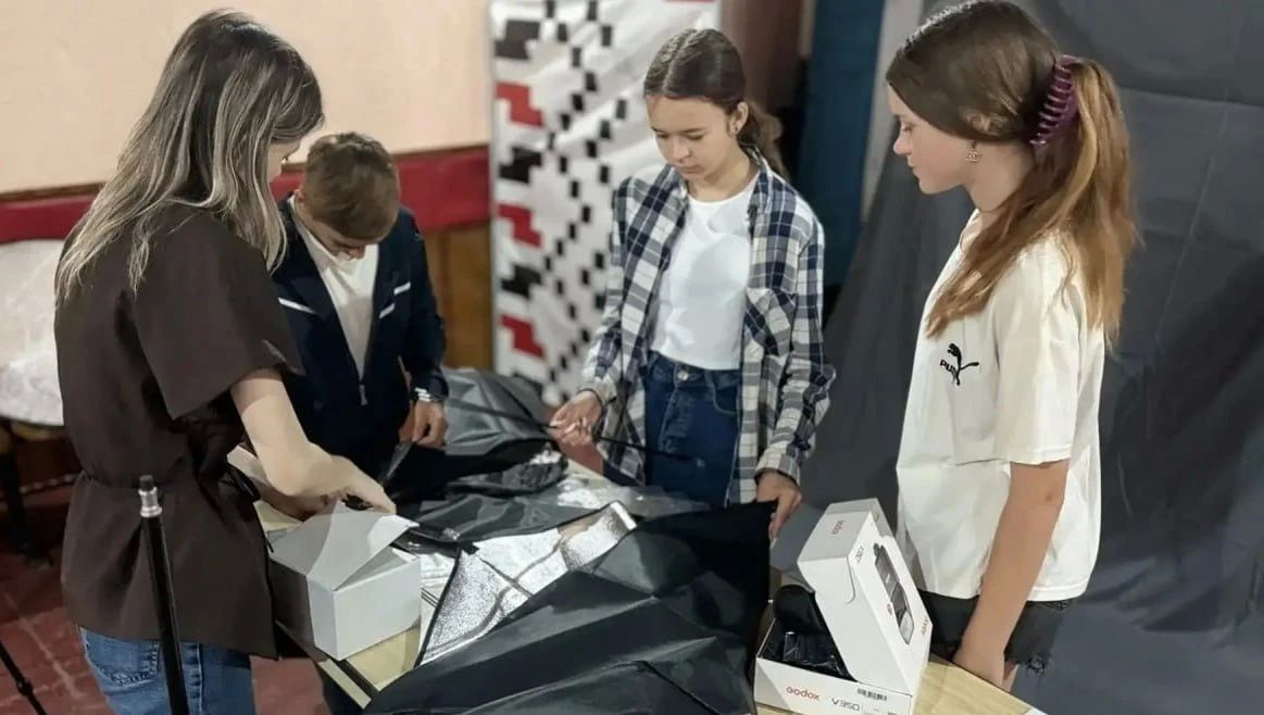 Калининградская область направила мебель, оборудование и материалы для творчества в Алешкинский центр культуры и досуга Калининградская область направила мебель, оборудование и материалы для творчества в Алешкинский центр культуры и досуга