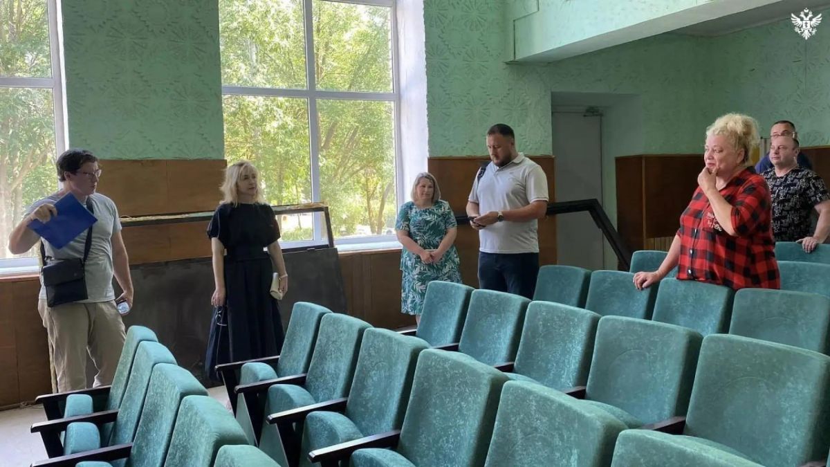 Обновленный Дом Культуры в Чаплинском округе готовят к областным фестивалям Обновленный Дом Культуры в Чаплинском округе готовят к областным фестивалям