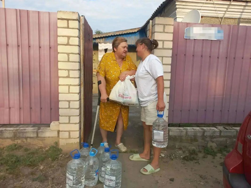 Активисты ТОС «Мечта» доставили маломобильным жителям города воду и продуктовые наборы Активисты ТОС «Мечта» доставили маломобильным жителям города воду и продуктовые наборы