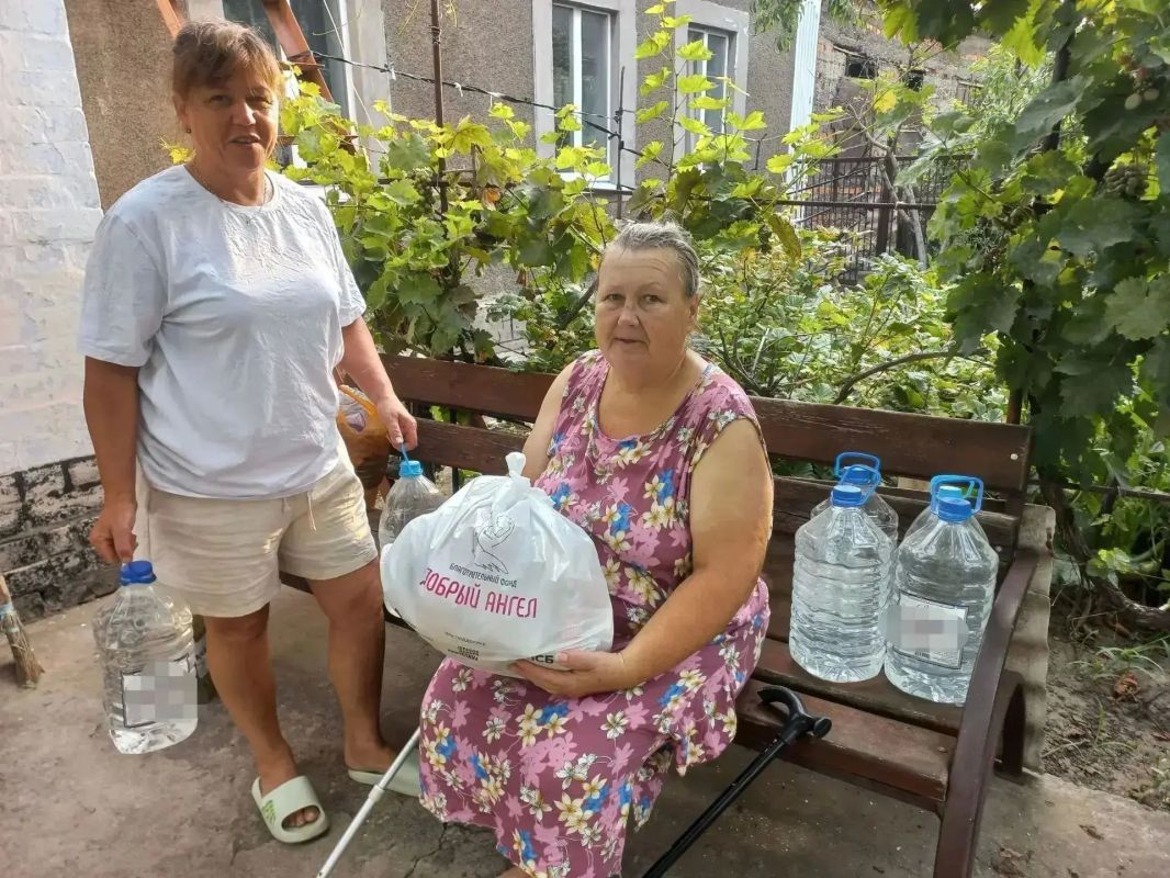 Активисты ТОС «Мечта» доставили маломобильным жителям города воду и продуктовые наборы