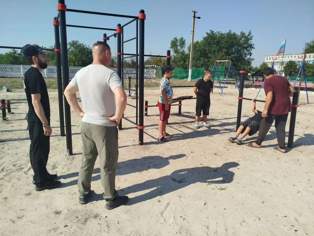 Павел Филипчук: Опытные спортсмены провели показательную тренировку на новой площадке в Фёдоровке Павел Филипчук: Опытные спортсмены провели показательную тренировку на новой площадке в Фёдоровке