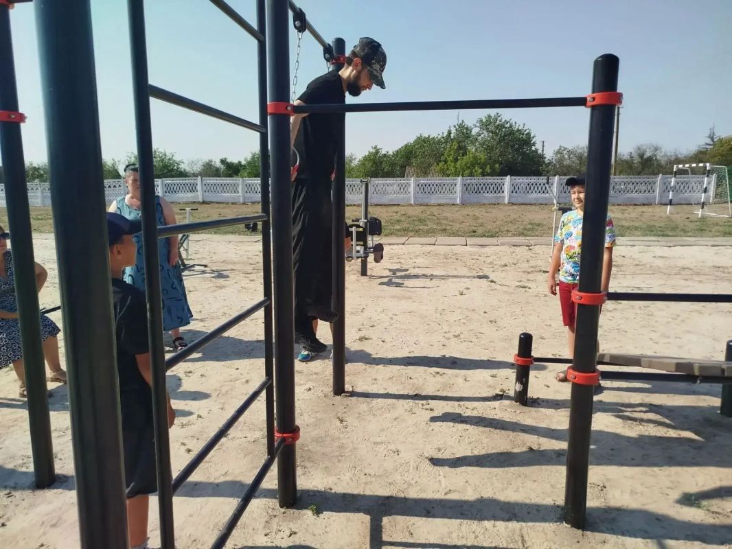 Павел Филипчук: Опытные спортсмены провели показательную тренировку на новой площадке в Фёдоровке Павел Филипчук: Опытные спортсмены провели показательную тренировку на новой площадке в Фёдоровке