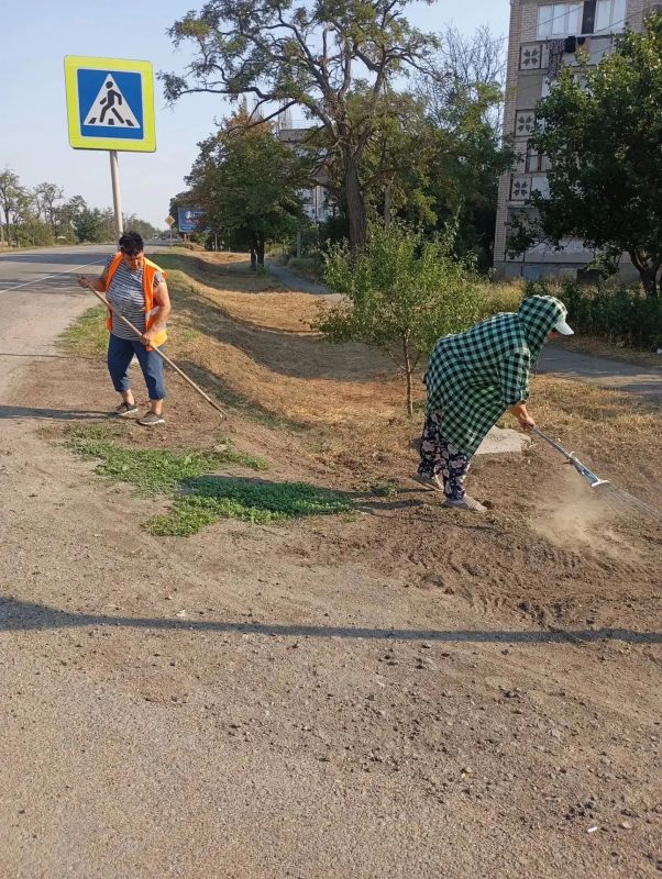 Работники МКУ «Азовкоммунсервис» провели плановые работы по благоустройству в Геническе и населённых пунктах округа Работники МКУ «Азовкоммунсервис» провели плановые работы по благоустройству в Геническе и населённых пунктах округа