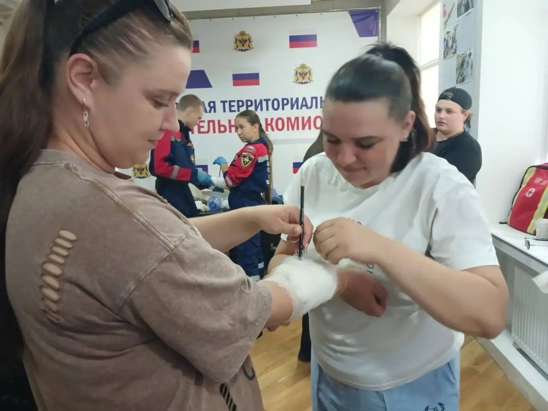 Сотрудники территориальных избирательных комиссий Херсонской области прошли обучение по оказанию первой помощи и действиям при ЧС Сотрудники территориальных избирательных комиссий Херсонской области прошли обучение по оказанию первой помощи и действиям при ЧС