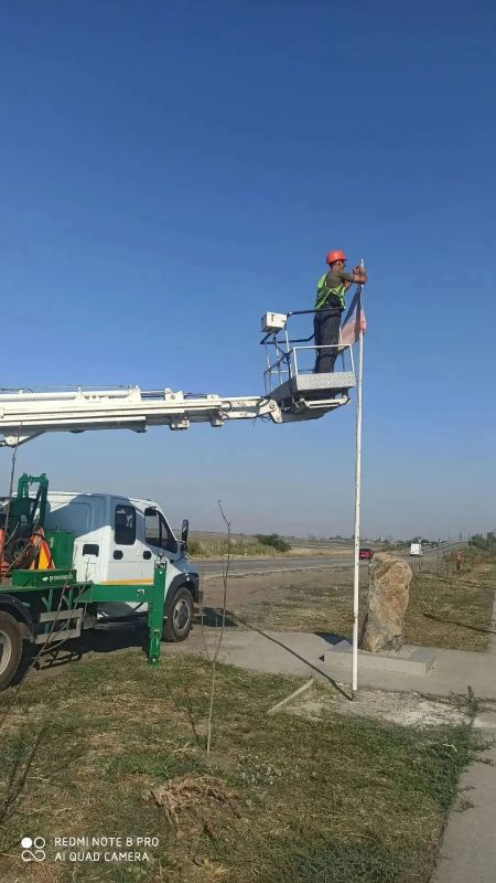 Работники МКУ «Азовкоммунсервис» продолжают благоустройство Генического округа Работники МКУ «Азовкоммунсервис» продолжают благоустройство Генического округа