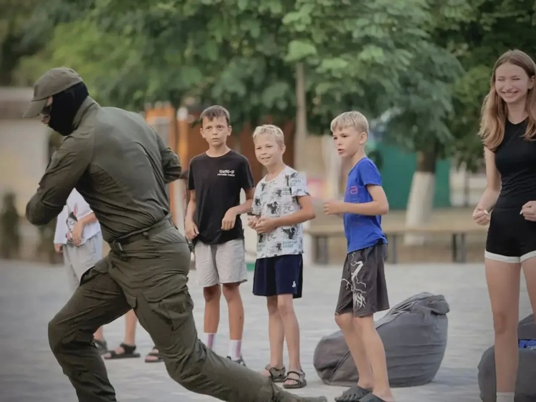 #Лето_С_Молодёжкой: Состоялся очередной кинопоказ под открытым небом #Лето_С_Молодёжкой: Состоялся очередной кинопоказ под открытым небом