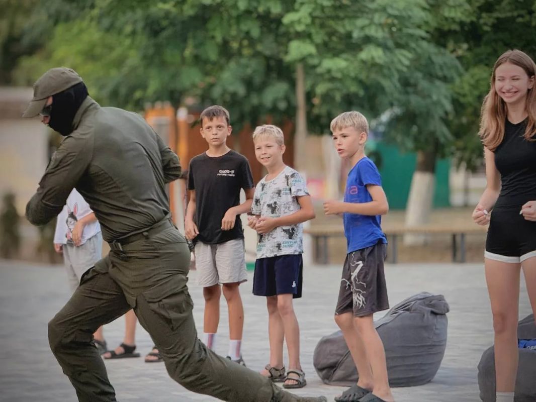 Кино, движение и настоящий командный дух — «Лето с Молодёжкой» Кино, движение и настоящий командный дух — «Лето с Молодёжкой»