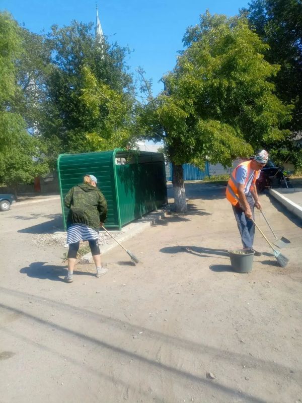 Работники МКУ «Азовкоммунсервис» продолжают благоустройство Генического округа Работники МКУ «Азовкоммунсервис» продолжают благоустройство Генического округа