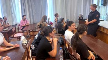 В Херсонской области транспортные полицейские провели для школьников урок кибергигиены