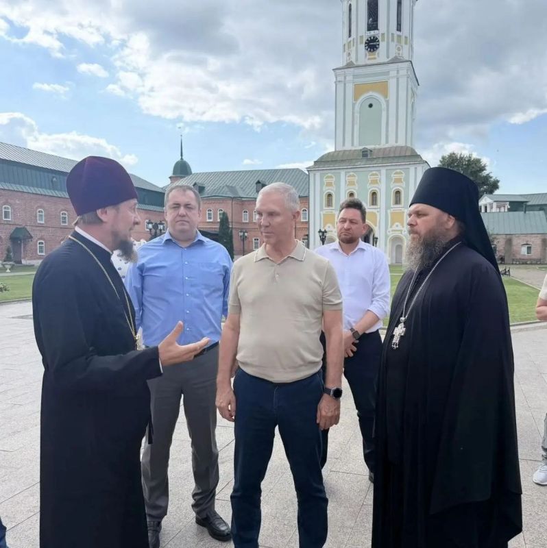 Руководитель Постоянного Представительства Херсонской области при Правительстве РФ Владимир Боделан вместе с Губернатором Херсонской области Владимиром Сальдо посетил Рождество-Богородичный Санаксарский монастырь, где...