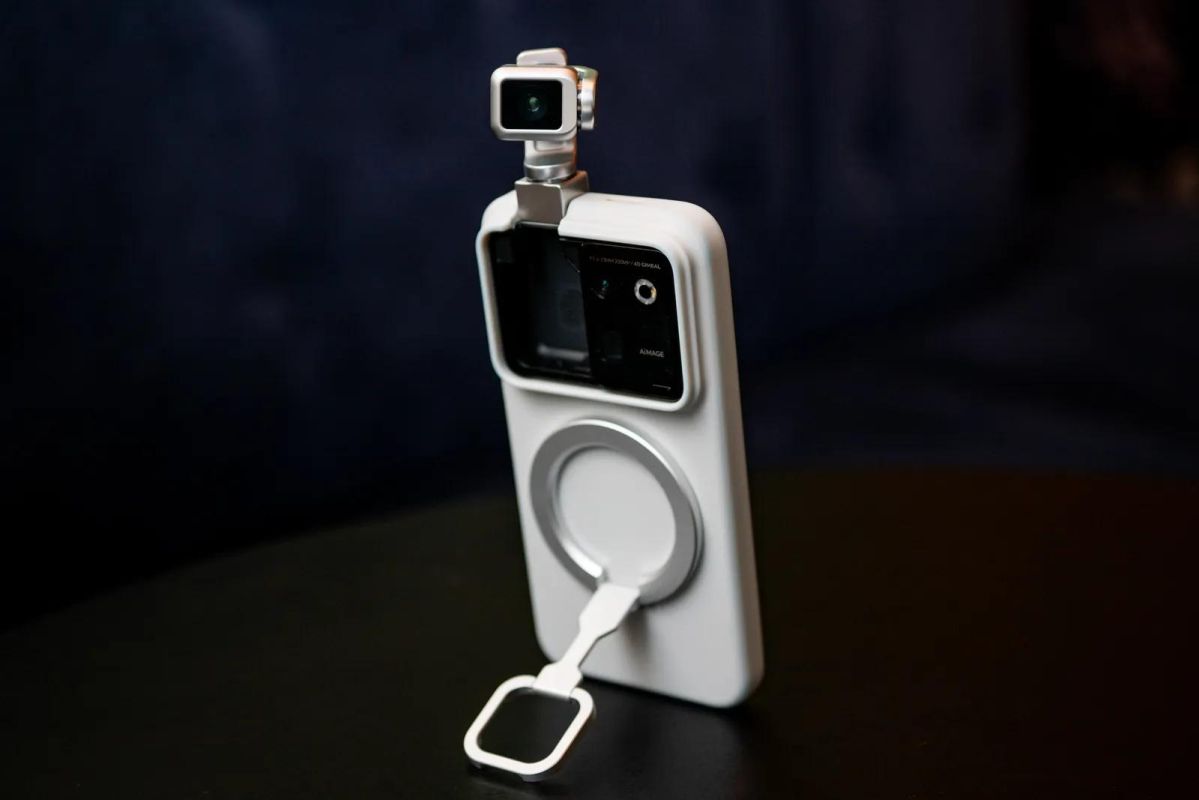 Выдвижная камера 2.0: Honor довела до релиза концептуальный Robot Phone и начнет продавать его уже в этом году Выдвижная камера 2.0: Honor довела до релиза концептуальный Robot Phone и начнет продавать его уже в этом году