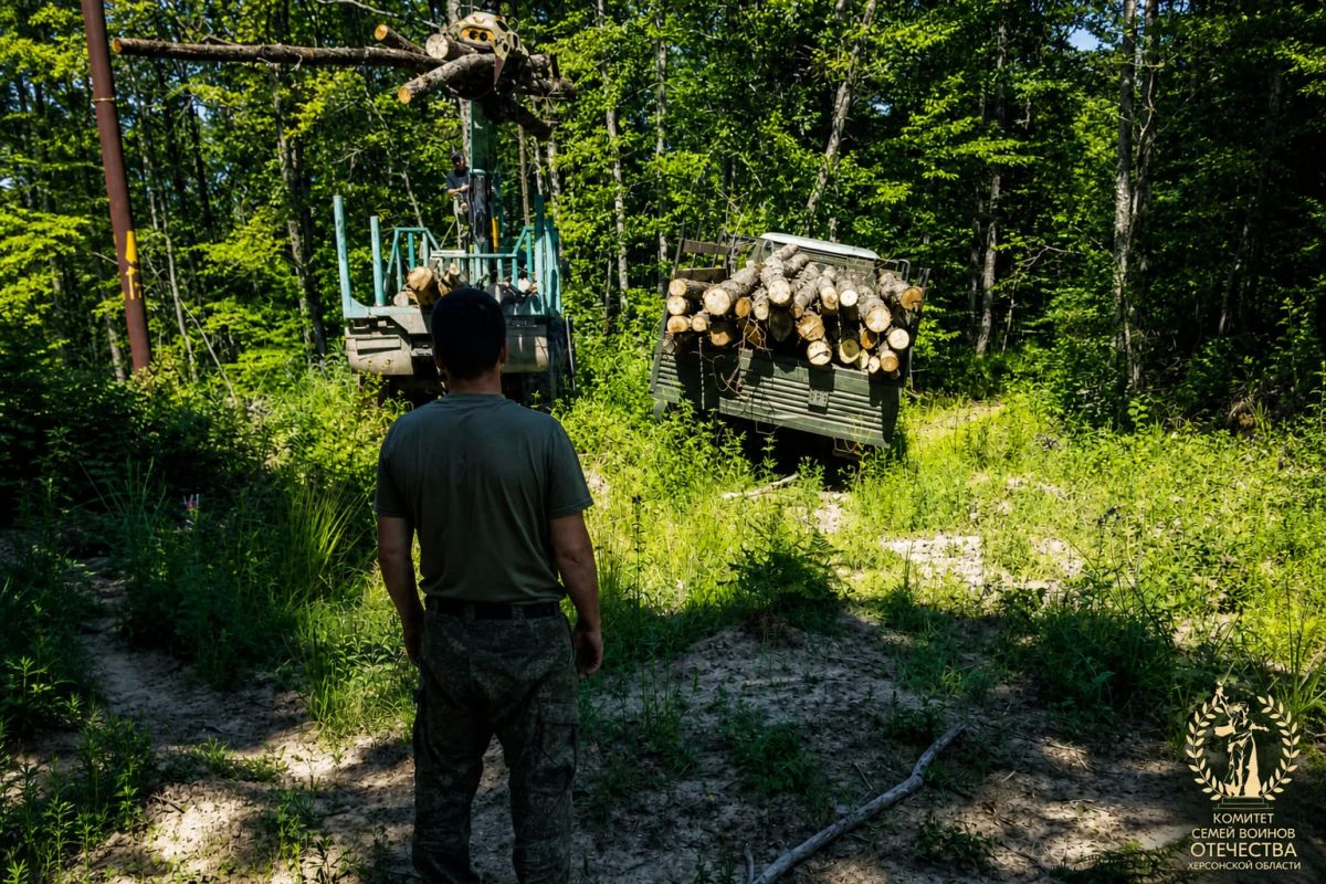 Комитет семей воинов Отечества Херсонской области оказал помощь 49-й армии — передал две машины леса, который пойдёт на оборудование блиндажей и окопов