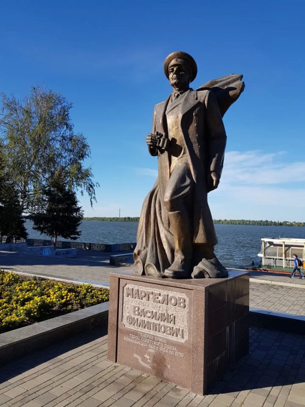 В Днепропетровске принято окончательное решение о сносе памятника генералу Маргелову В Днепропетровске принято окончательное решение о сносе памятника генералу Маргелову