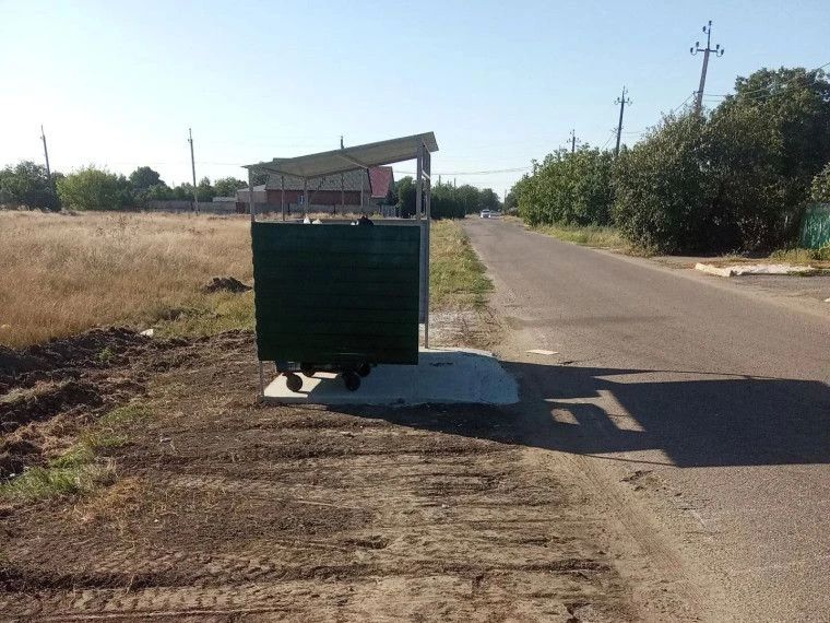 В пгт. Чаплинка продолжаются работы по благоустройству площадок для сбора твердых коммунальных отходов (ТКО) В пгт. Чаплинка продолжаются работы по благоустройству площадок для сбора твердых коммунальных отходов (ТКО)