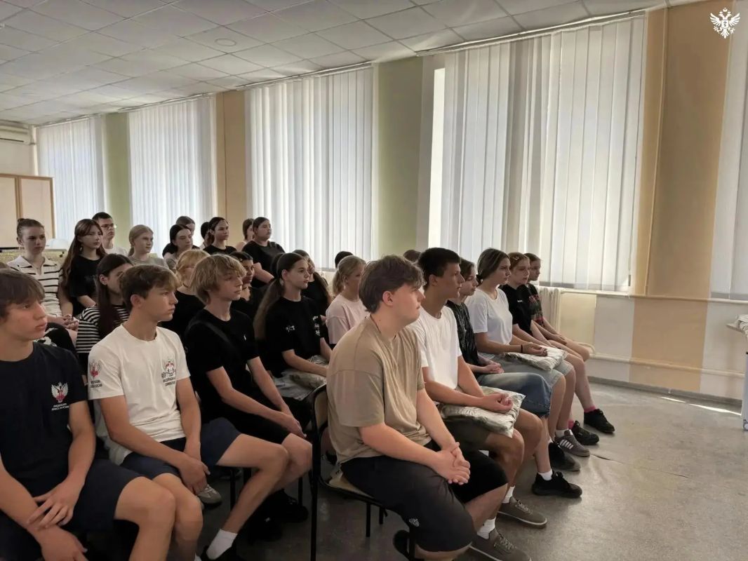 Кадетам Скадовской школы №1 передали новую форму Кадетам Скадовской школы №1 передали новую форму