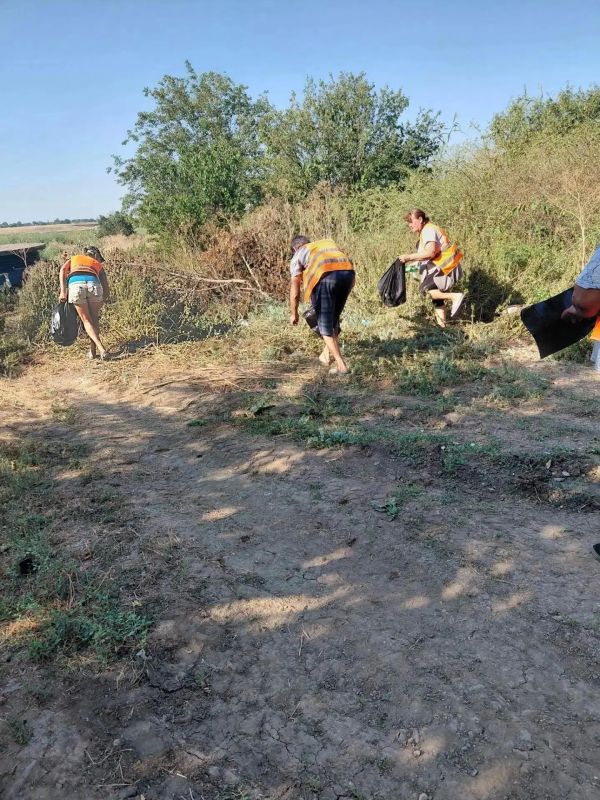 Работники МКУ «Горжилстрой» продолжают благоустройство населённых пунктов Генического округа Работники МКУ «Горжилстрой» продолжают благоустройство населённых пунктов Генического округа