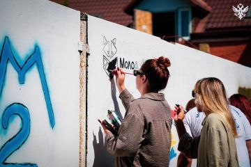 В Геническе создали стрит-арт с символикой общественных организаций
