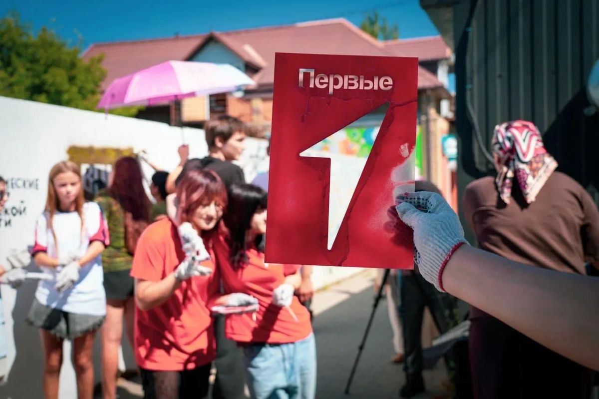 Геническ разрисовали по-хорошему: молодые художники устроили арт-фестиваль прямо на улицах города Геническ разрисовали по-хорошему: молодые художники устроили арт-фестиваль прямо на улицах города