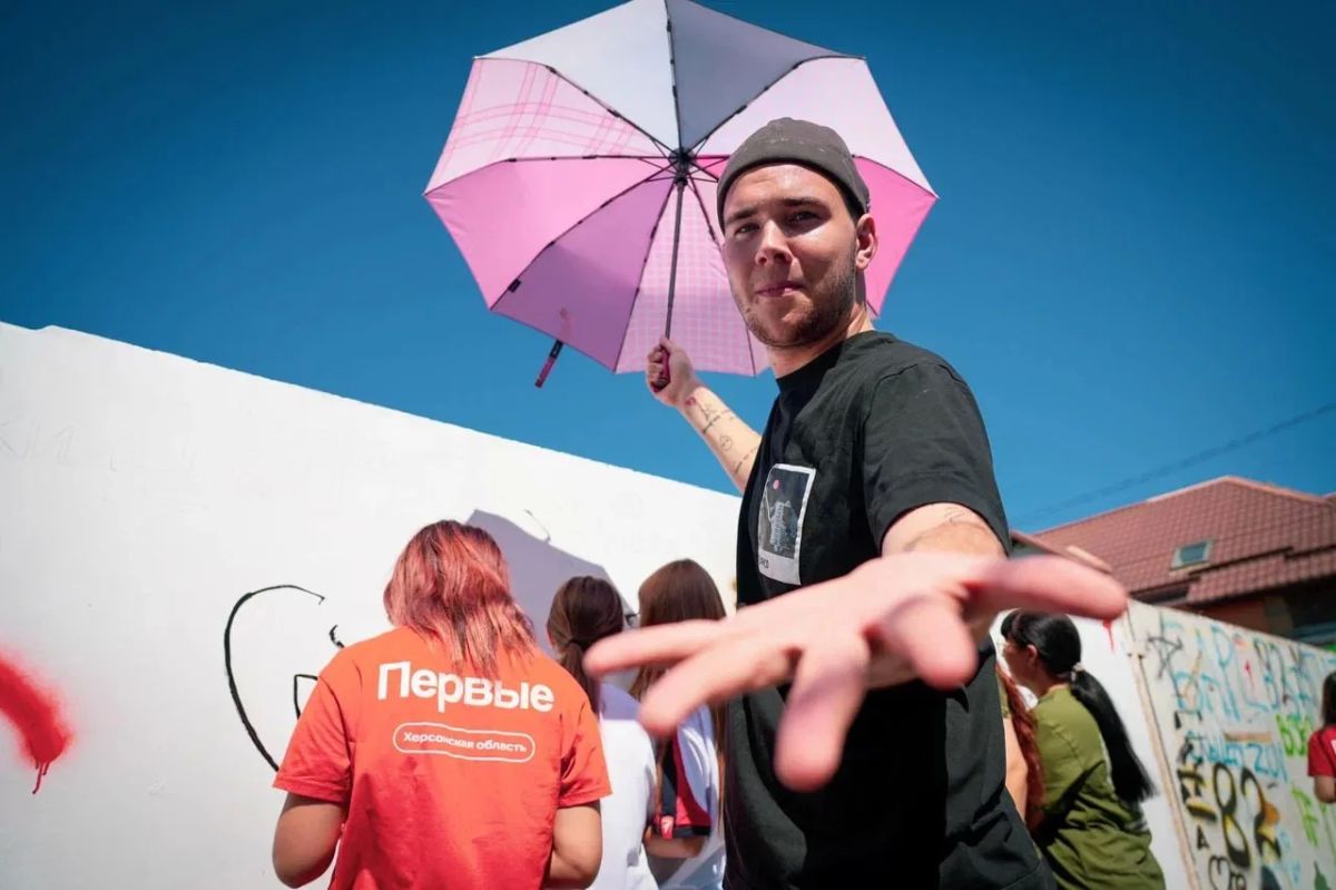 Геническ разрисовали по-хорошему: молодые художники устроили арт-фестиваль прямо на улицах города