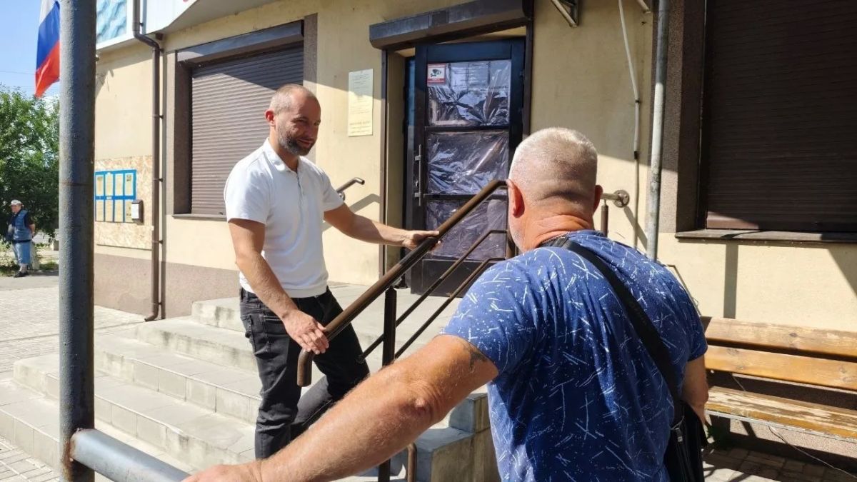 Павел Филипчук: От вопроса - к решению. Постоянно общаюсь с людьми. На личных приёмах, во время объездов, во дворах, на улицах, на рынке Павел Филипчук: От вопроса - к решению. Постоянно общаюсь с людьми. На личных приёмах, во время объездов, во дворах, на улицах, на рынке