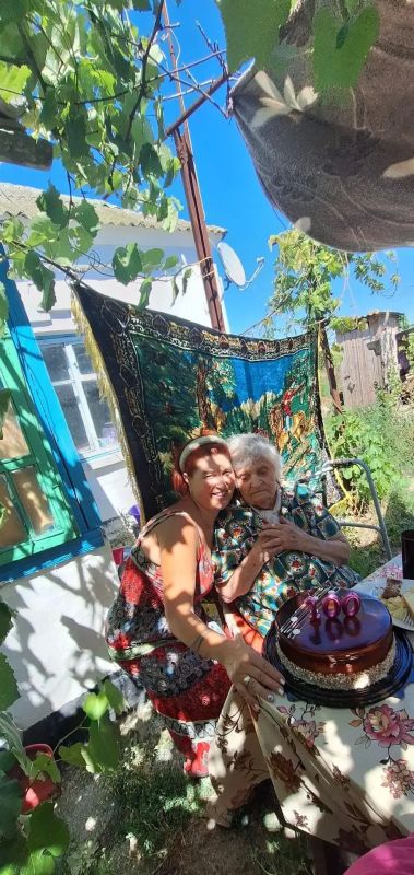 Столетний юбилей!. Свой 100-й день рождения празднует жительница села Новосеменовка — Ольга Николаевна Прядченко! Интересно, что именинница принимает поздравления дважды в год: в июне — по паспорту, а в августе — по факту! В... Столетний юбилей!. Свой 100-й день рождения празднует жительница села Новосеменовка — Ольга Николаевна Прядченко! Интересно, что именинница принимает поздравления дважды в год: в июне — по паспорту, а в августе — по факту! В...