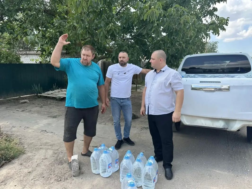 Воду доставили жителям трех сел Голопристанского округа Воду доставили жителям трех сел Голопристанского округа