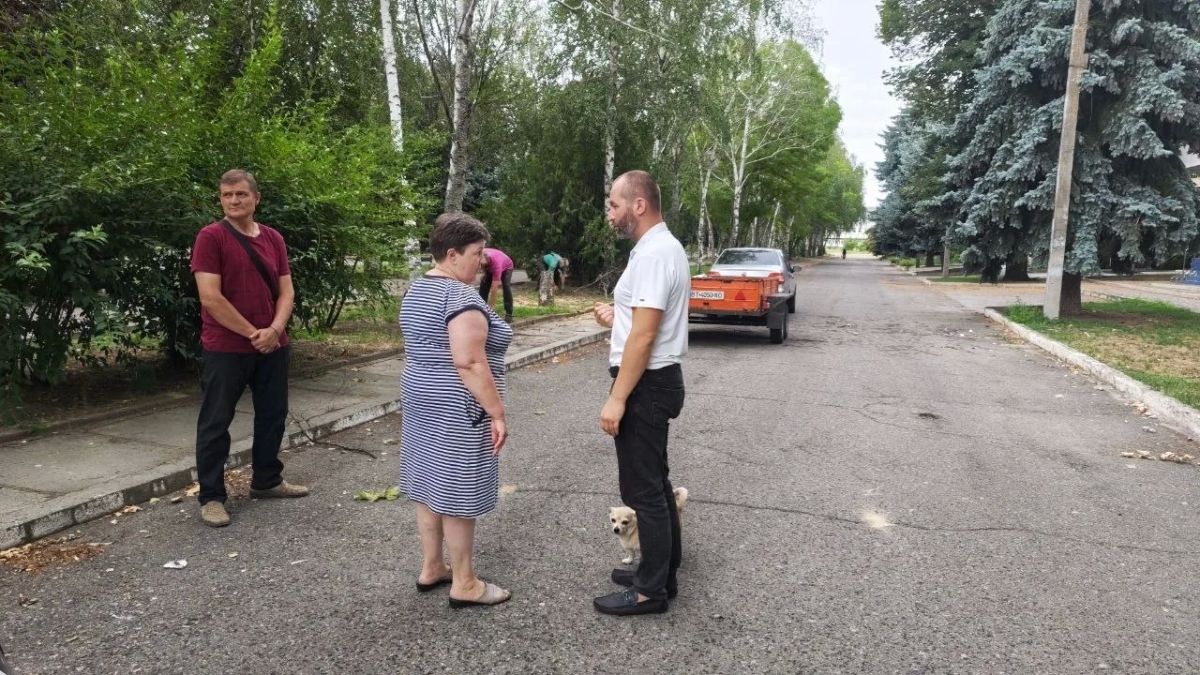 Павел Филипчук: От вопроса - к решению. Постоянно общаюсь с людьми. На личных приёмах, во время объездов, во дворах, на улицах, на рынке Павел Филипчук: От вопроса - к решению. Постоянно общаюсь с людьми. На личных приёмах, во время объездов, во дворах, на улицах, на рынке