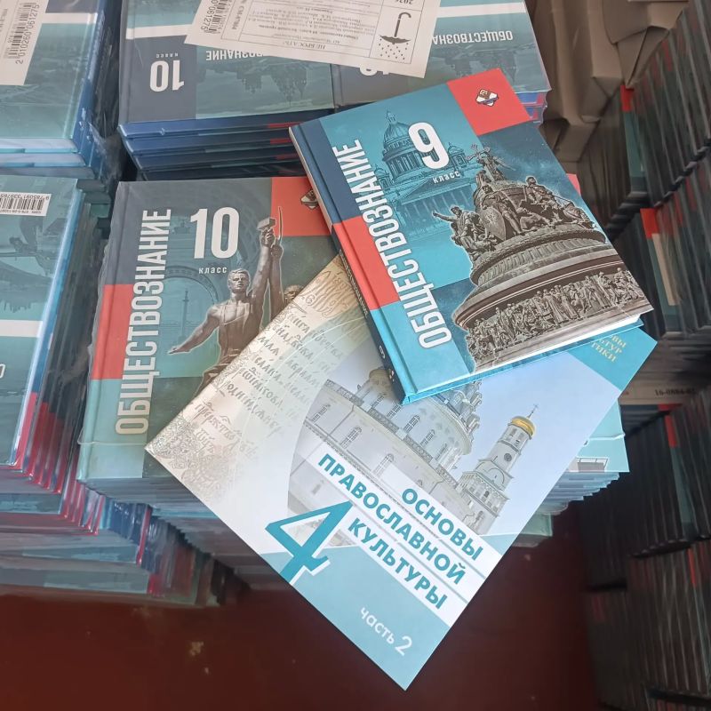 Новые учебники для школьников Херсонской области поступили в регион Новые учебники для школьников Херсонской области поступили в регион