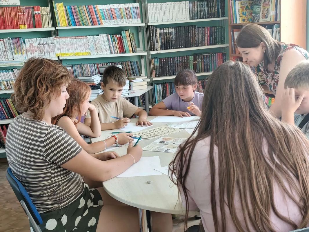 В Тавричанской сельской библиотеке прошёл необычный исторический круиз «Искусство каллиграфии: от древности до наших дней», приуроченный ко Всемирному дню каллиграфии В Тавричанской сельской библиотеке прошёл необычный исторический круиз «Искусство каллиграфии: от древности до наших дней», приуроченный ко Всемирному дню каллиграфии