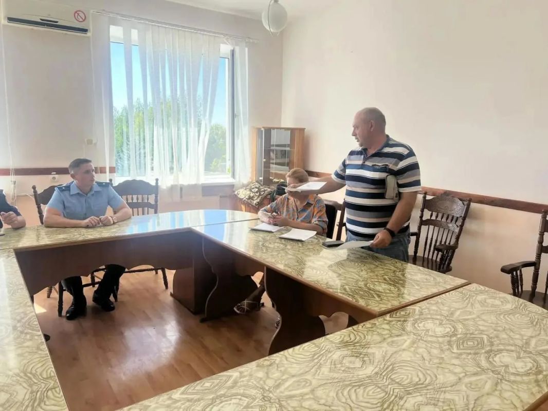 Прокурор Каховского района провел выездной прием работников сельскохозяйственного предприятия