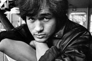 "Цой жив"!. 15 августа 1990 года в автокатастрофе погиб Виктор Цой, лидер группы «Кино»