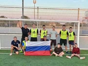 В преддверии Дня Государственного флага России в Ивановке прошел товарищеский футбольный матч между юными игроками и командой 30+