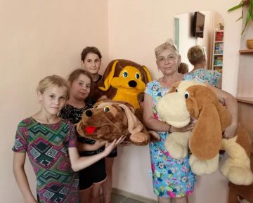 К Всемирному дню защиты бездомных животных в Богдановской библиотеке прошла акция «Подари лапу дружбы»