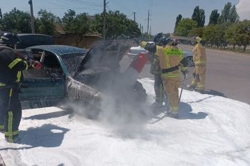 В Геническе спасатели оперативно ликвидировали возгорание автомобиля