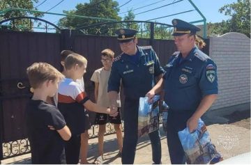 Тёплый подарок к 1 сентября: сотрудники силовых ведомств поддержали ребят из малообеспеченных семей