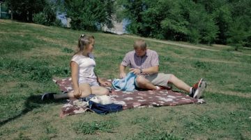 Собираетесь на пляж?. В небольшом видеоролике мы рассказываем, что обязательно надо взять с собой для комфортного и безопасного отдыха! Самое важное: не выбирайте несанкционированные пляжи! Там нет спасателей, может быть...