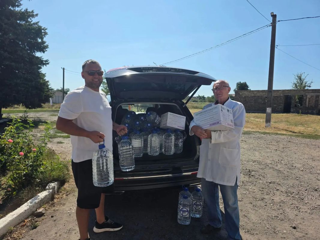 В Лазурном воду доставили в амбулаторию и тем, кому трудно выйти из дома В Лазурном воду доставили в амбулаторию и тем, кому трудно выйти из дома