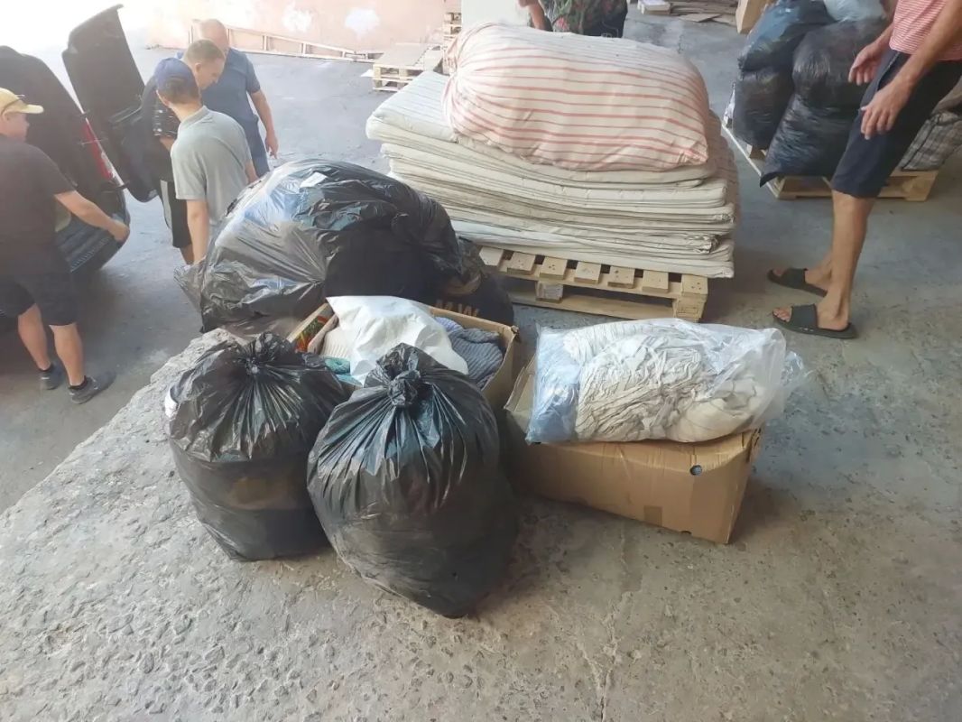 Владимир Оганесов: В Новую Каховку поступила гуманитарная помощь от фонда «Зов Сердца» Владимир Оганесов: В Новую Каховку поступила гуманитарная помощь от фонда «Зов Сердца»