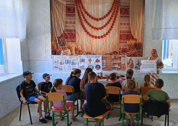 В Семёновском сельском Доме культуры прошёл познавательный час «Русский быт и промыслы»