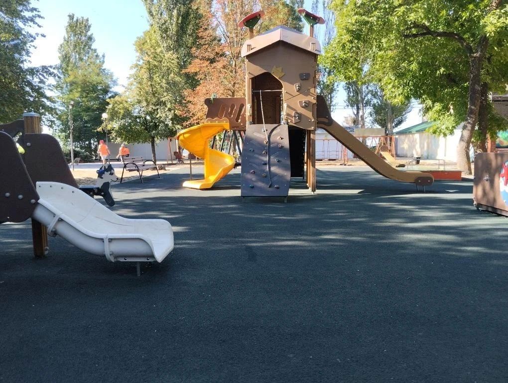 В Скадовске продолжаются плановые работы по благоустройству В Скадовске продолжаются плановые работы по благоустройству