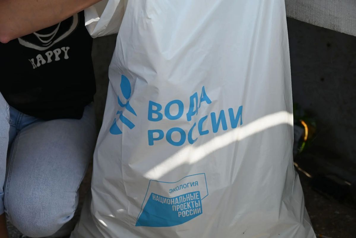На берегу Солёного озера в Счастливцево собрали более 4 тыс На берегу Солёного озера в Счастливцево собрали более 4 тыс